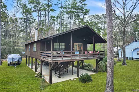 31511 River Pines Dr, Springfield, LA 70462