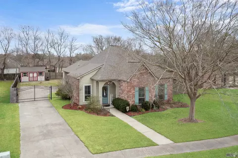 6054 Windwood Dr, Zachary, LA 70791