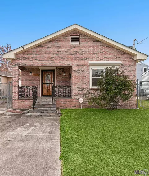 2114 Brutus Dr, New Orleans, LA 70122