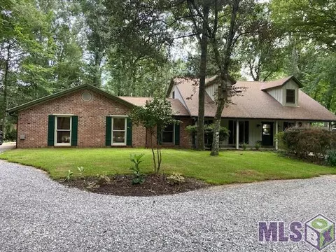 5245 Woodlake Dr, Baton Rouge, LA 70817