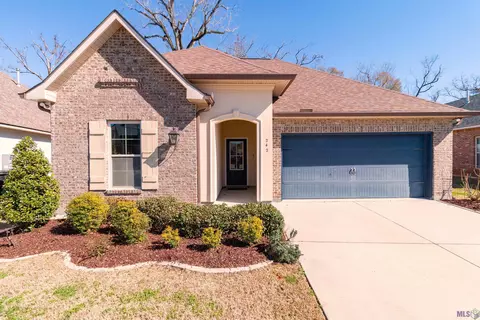 242 Lake Breeze Dr, Baton Rouge, LA 70820