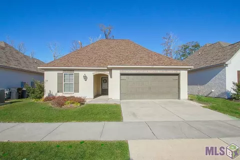 140 Lake Breeze Dr, Baton Rouge, LA 70820