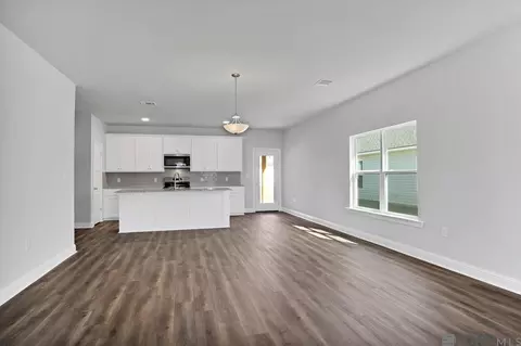 Living - 14741 Carroll Ave, Walker, LA 70785 photo 1 of 2