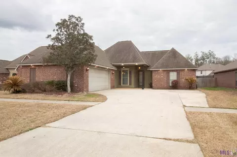 34236 Spring Lake Dr, Walker, LA 70785