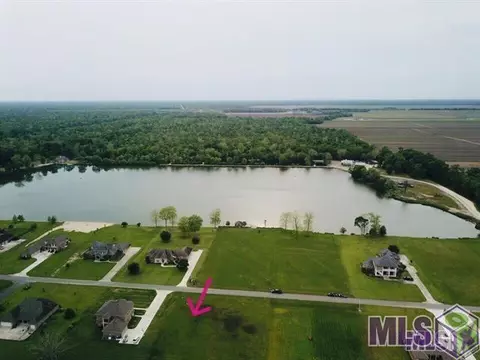 729 W Lake Dr, Port Allen, LA 70767