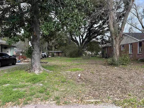 2324 E Belfair Dr, Baton Rouge, LA 70802