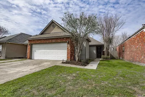 5620 Arialo Dr, Baton Rouge, LA 70820