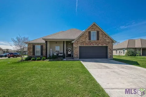 26531 Old Barnwood Dr, Denham Springs, LA 70726