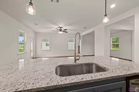 Kitchen - 14651 Carroll Ave, Walker, LA 70785 photo 3 of 4