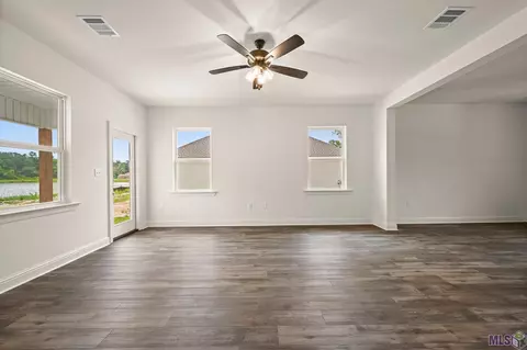 Living - 14651 Carroll Ave, Walker, LA 70785 photo 1 of 2