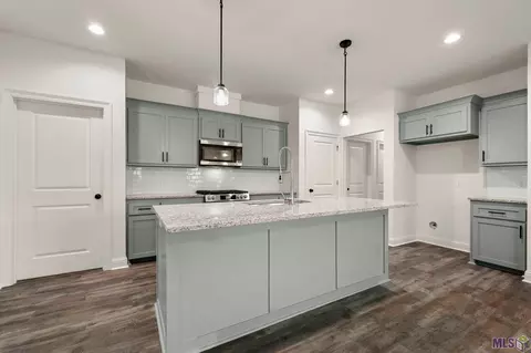 Kitchen - 14651 Carroll Ave, Walker, LA 70785 photo 1 of 4