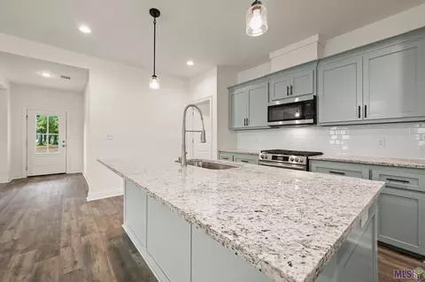 Kitchen - 14651 Carroll Ave, Walker, LA 70785 photo 2 of 4