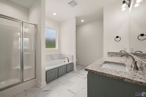 Bath - 14651 Carroll Ave, Walker, LA 70785 photo 1 of 3