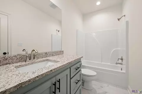 Bath - 14651 Carroll Ave, Walker, LA 70785 photo 3 of 3