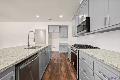 Kitchen - 14681 Carroll Ave, Walker, LA 70785 photo 3 of 3