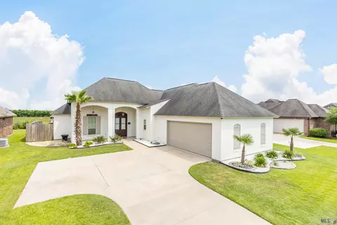 6136 Pelican Crossing Dr, Gonzales, LA 70737