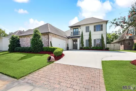 8970 Carriagewood Estates Dr, Baton Rouge, LA 70817