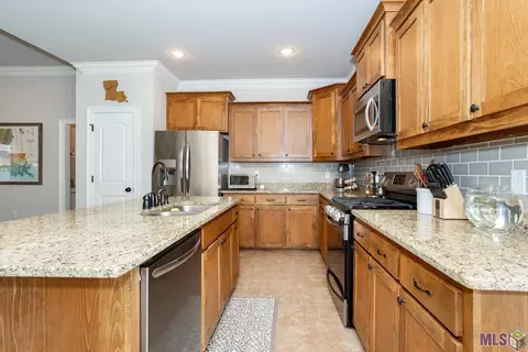 Kitchen - 6358 Yatton Dr, Addis, LA 70710 photo 3 of 4
