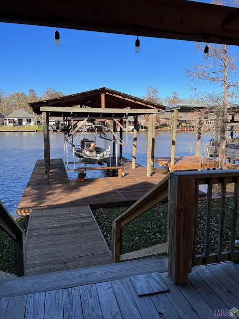 21112 Diversion Canal Rd, Maurepas, LA 70449