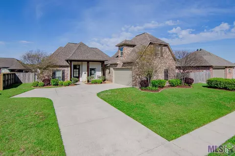 13169 Moss Pointe Dr, Geismar, LA 70734