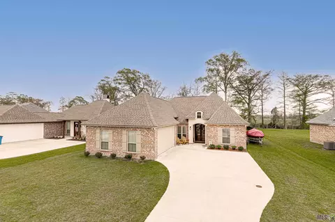 4800 Pointe Prospect Dr, Oscar, LA 70762