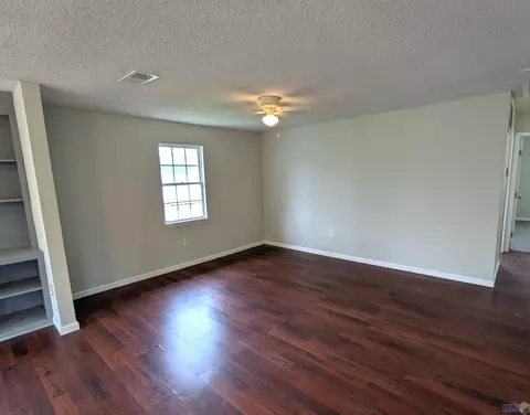 Living - 14146 Old River Rd, Maurepas, LA 70449 photo 3 of 5