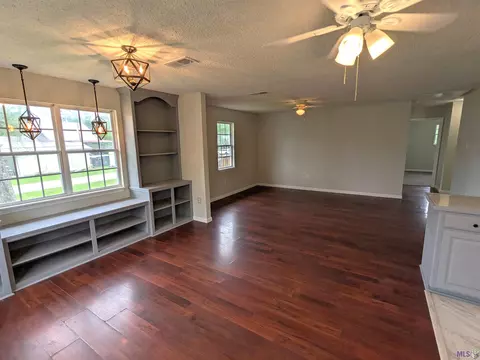 Living - 14146 Old River Rd, Maurepas, LA 70449 photo 1 of 5