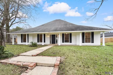 12009 N Lake Sherwood Ave, Baton Rouge, LA 70816
