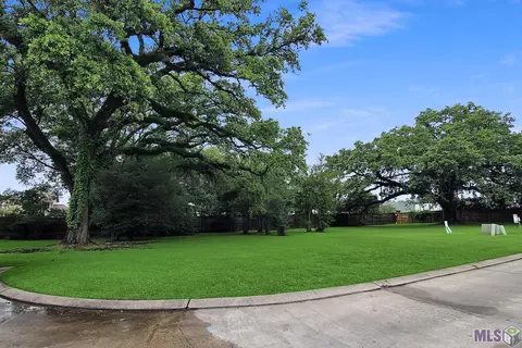 2222 Idle Oaks Dr, Baton Rouge, LA 70808