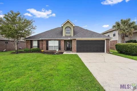 12329 Pinebrook Dr, Denham Springs, LA 70726