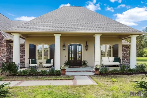 28867 Nottoway Dr, Livingston, LA 70754