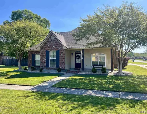 6426 Windwood Dr, Zachary, LA 70791