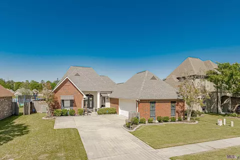 34237 Spring Lake Dr, Walker, LA 70785 photo 1
