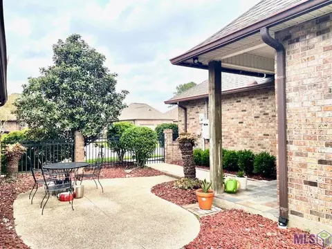 912 Woodhue Dr, Baton Rouge, LA 70810