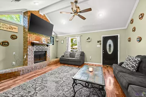 8725 Fairoaks St, Denham Springs, LA 70726