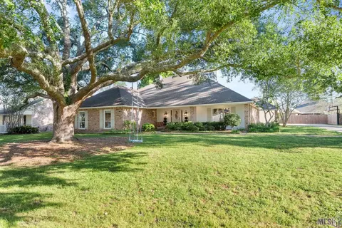 11033 Meadow Lake Dr, Baton Rouge, LA 70810