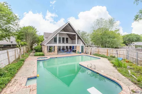 1421 W Fairview Dr, Baton Rouge, LA 70816