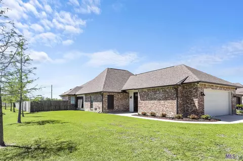 5146 Courtyard Dr, Gonzales, LA 70737