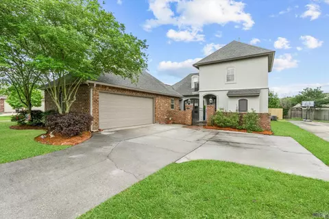 12333 Oak Colony Dr, Geismar, LA 70734