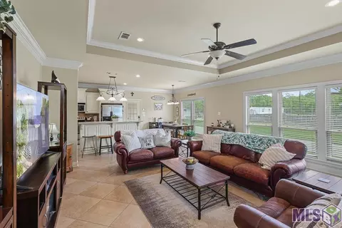 44030 Lake Hills Dr, Prairieville, LA 70769