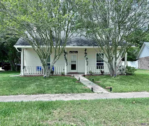 768 Fountain View Dr, Baton Rouge, LA 70820