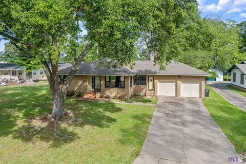 8935 Meadowood St, Baton Rouge, LA 70815