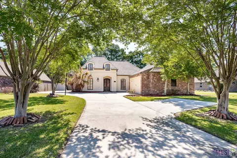 30090 Oak Shadow Dr, Walker, LA 70785