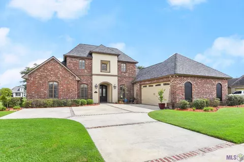 18605 Lake Harbor Ln, Prairieville, LA 70769