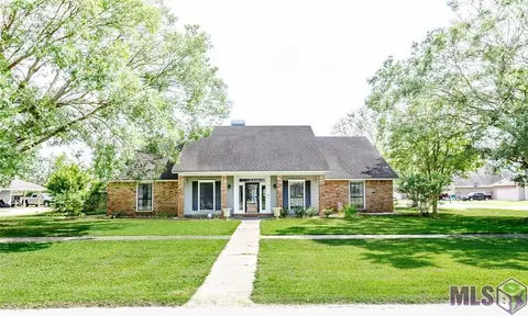 1916 W George, Zachary, LA 70791