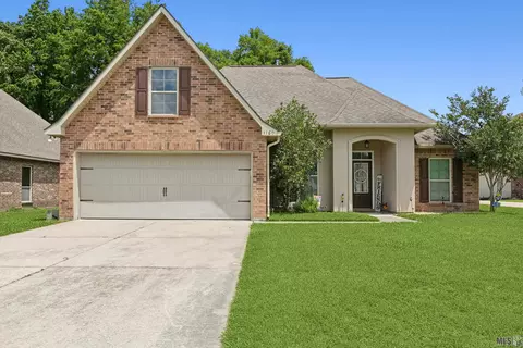 1160 Rue Riviere, Port Allen, LA 70767