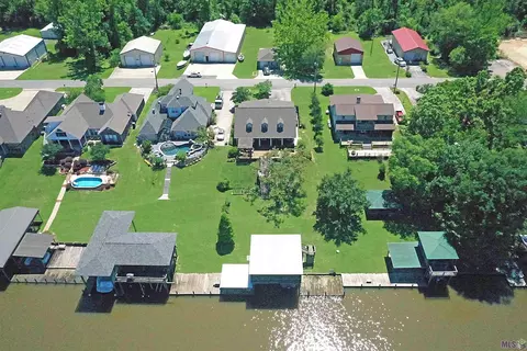 12442 Bayou Ter, Saint Amant, LA 70774