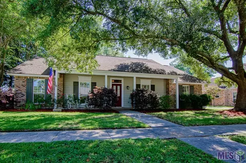 5533 Round Forrest Dr, Baton Rouge, LA 70817