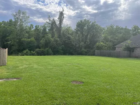 12281 River Highlands Dr, Saint Amant, LA 70774