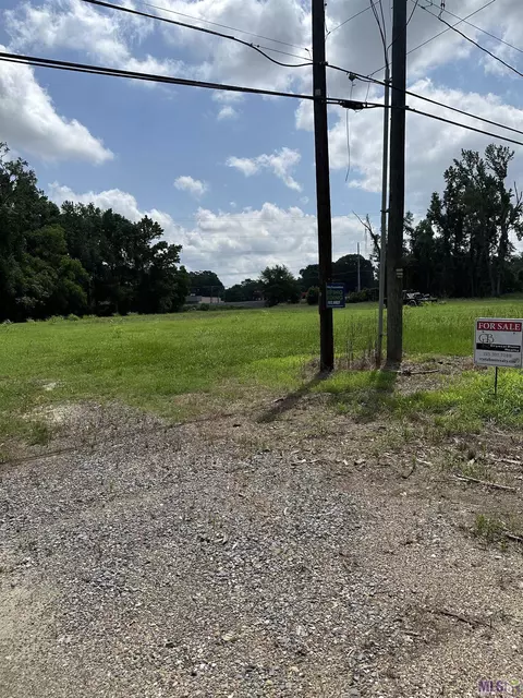355 Cypress Dr, Baker, LA 70714